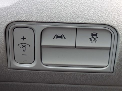 Certified 2023 Kia Sorento S FWD image 32