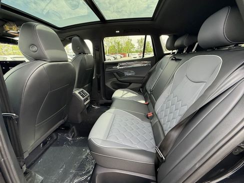 New 2026 Volkswagen Tiguan SEL R-Line AWD/4WD image 24