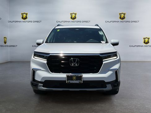 Used 2025 Honda Pilot Touring image 2