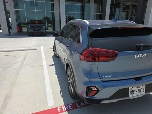 Used 2022 Kia Niro EX Premium FWD image 6