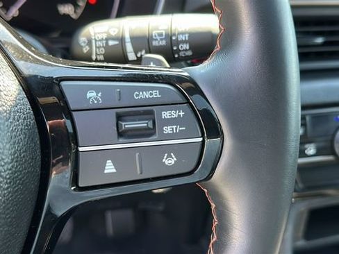 Used 2025 Honda Pilot TrailSport image 14