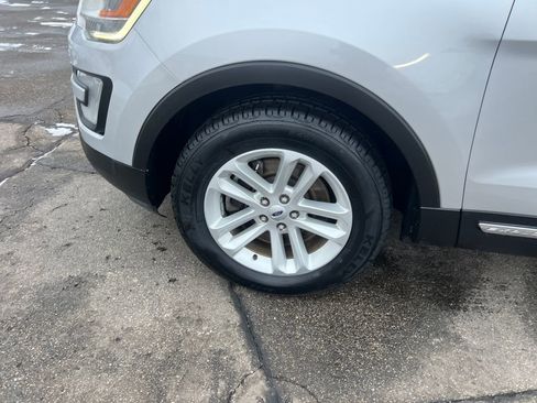 Used 2017 Ford Explorer XLT w/ Equipment Group 202A image 28