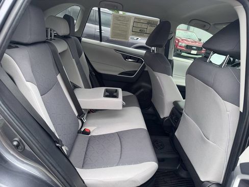 Used 2022 Toyota RAV4 XLE AWD/4WD image 19