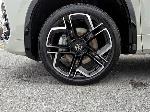 New 2026 Volkswagen Tiguan SEL R-Line image 23