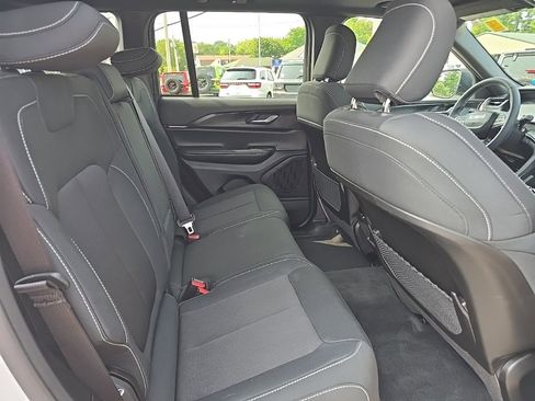 Certified 2025 Jeep Grand Cherokee Laredo X image 13