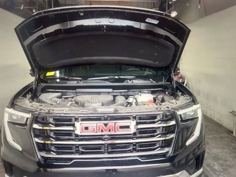 Used 2025 GMC Acadia Elevation FWD image 17