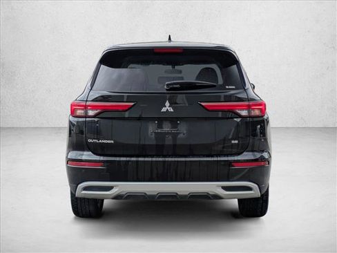 Used 2024 Mitsubishi Outlander SE image 6