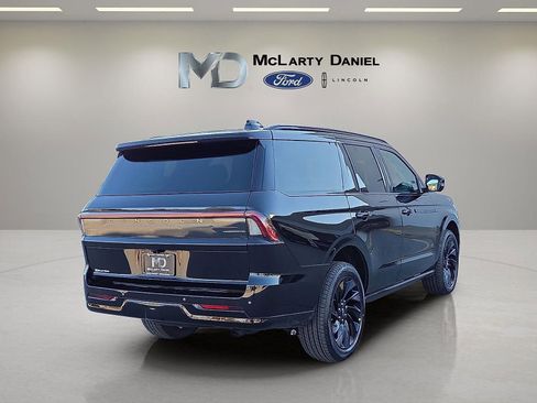 New 2025 Lincoln Navigator Reserve w/ Jet Appearance Package image 5