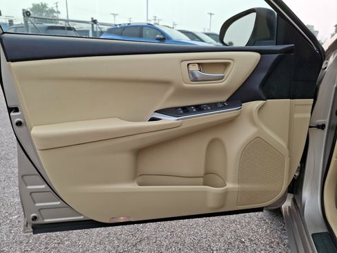 Used 2016 Toyota Camry LE FWD image 13