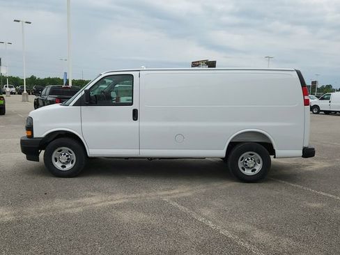 New 2026 Chevrolet Express 3500 RWD image 4