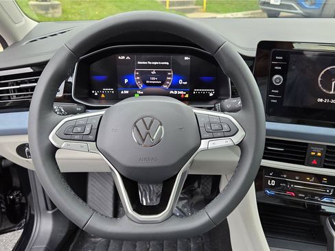 New 2026 Volkswagen Jetta SE FWD image 17