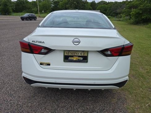 Used 2025 Nissan Altima 2.5 SV FWD image 4
