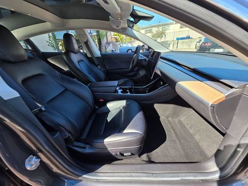 Used 2018 Tesla Model 3 Long Range image 15