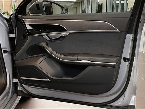 Used 2025 Audi A8 L 3.0T image 22