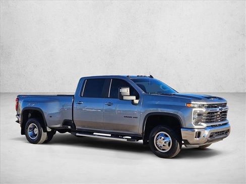 Used 2024 Chevrolet Silverado 3500 LT w/ Convenience Package image 3