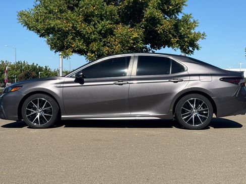 Used 2021 Toyota Camry SE w/ Cold Weather Package FWD image 7