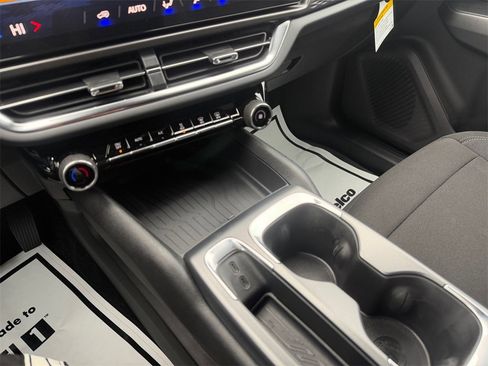 New 2026 Chevrolet Equinox EV LT image 19