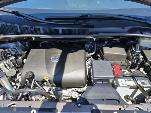 Used 2017 Toyota Sienna Limited Premium AWD/4WD image 24
