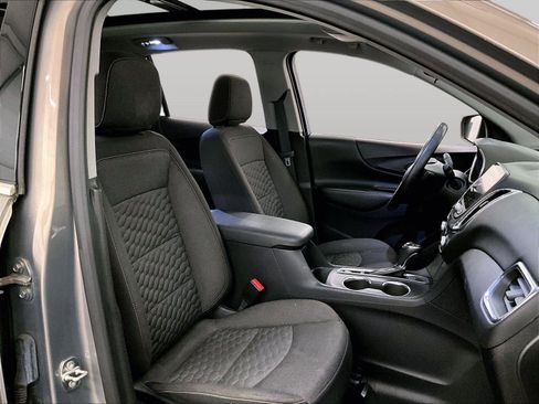 Used 2019 Chevrolet Equinox LT w/ Sun & Navigation Package image 7