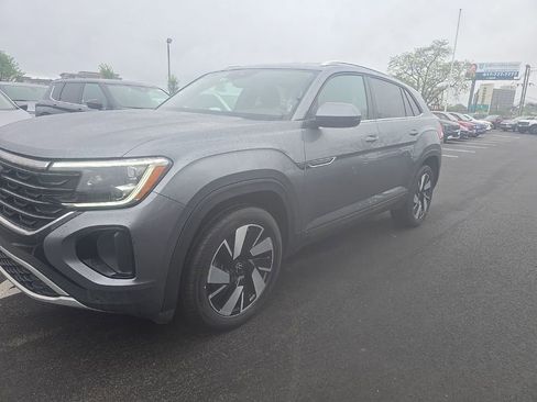 Used 2024 Volkswagen Atlas Cross Sport SE FWD image 1