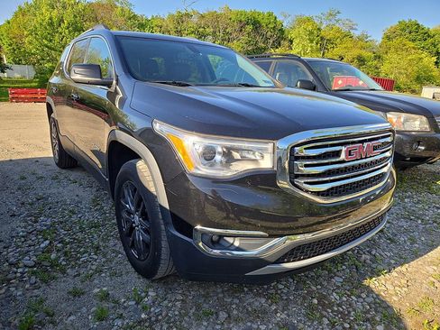 Used 2017 GMC Acadia SLT w/ LPO, Floor Liner Package AWD/4WD image 3