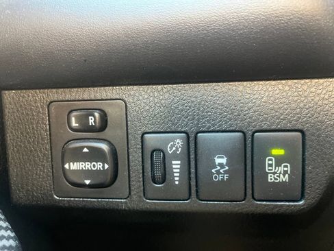 Used 2013 Toyota RAV4 Limited AWD/4WD image 25