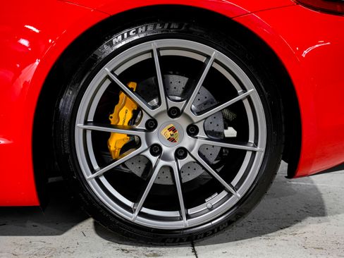 Used 2016 Porsche Boxster Spyder image 44