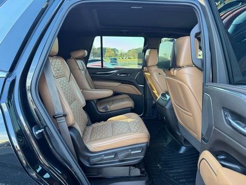 Used 2021 Cadillac Escalade Premium Luxury image 11