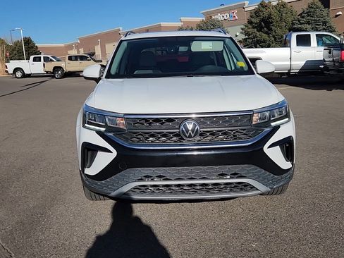 Used 2022 Volkswagen Taos SE w/ Panoramic Sunroof Package image 3