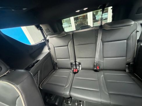 Used 2021 GMC Yukon SLT w/ SLT Luxury Package AWD/4WD image 16