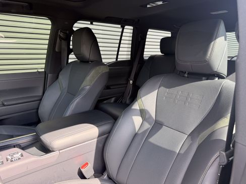 Used 2024 Lexus GX 550 AWD/4WD image 5