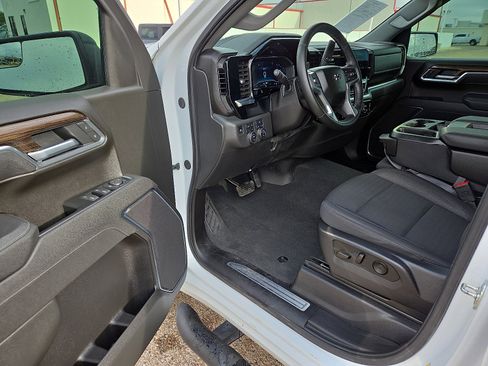 Used 2025 Chevrolet Silverado 1500 LT Trail Boss w/ Protection Package AWD/4WD image 10