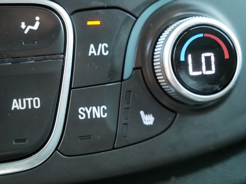 Used 2019 Chevrolet Traverse LT w/ LPO, Blackout Package AWD/4WD image 32