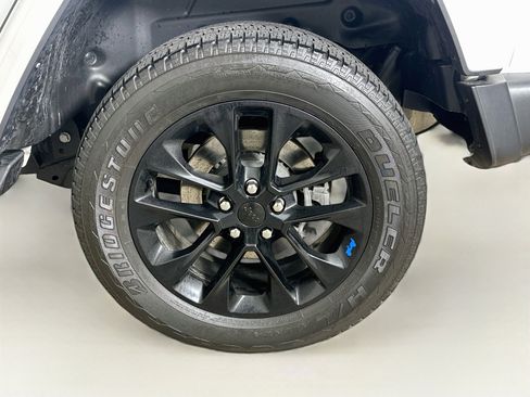 Used 2023 Jeep Wrangler Unlimited Sahara w/ Cold Weather Group AWD/4WD image 11
