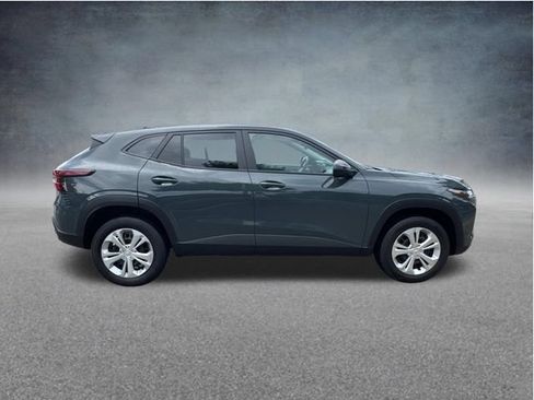 Used 2025 Chevrolet Trax LS w/ Driver Confidence Package FWD image 11