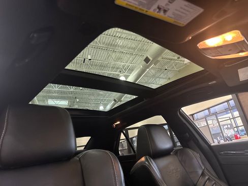 Used 2023 Chrysler 300 C image 21