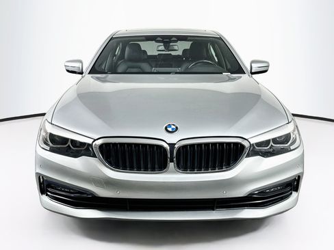 Used 2018 BMW 530i RWD image 2