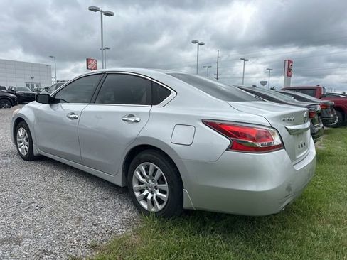 Used 2015 Nissan Altima 2.5 S w/ Power Driver Seat Package FWD image 3