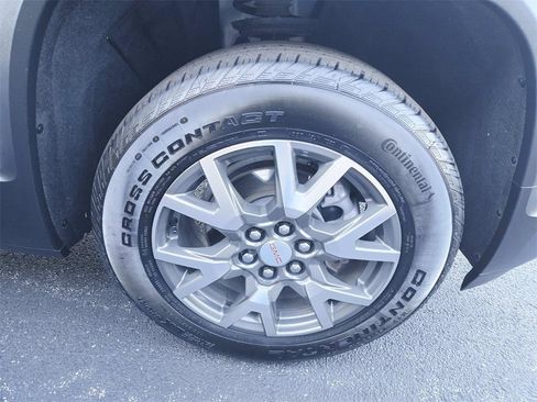 Certified 2023 GMC Acadia SLE w/ Driver Convenience Package image 18