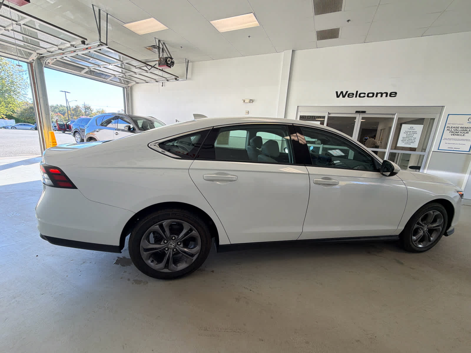 Used 2023 Honda Accord EX image 22
