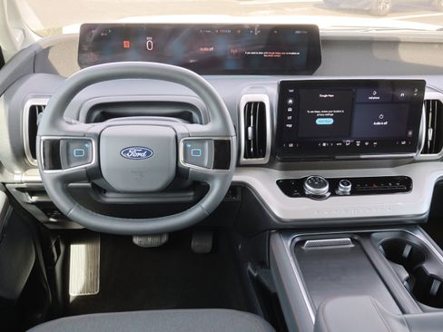 Used 2025 Ford Expedition Active image 23