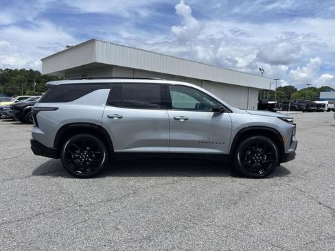 Used 2024 Chevrolet Traverse RS FWD image 2