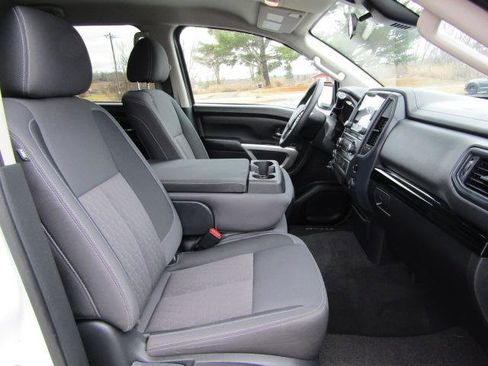 Used 2022 Nissan Titan SV w/ Accessory Utility Package image 16