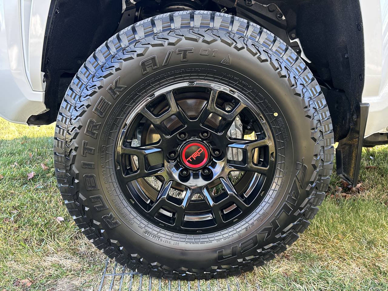 Used 2024 Toyota Tacoma SR5 AWD/4WD image 16