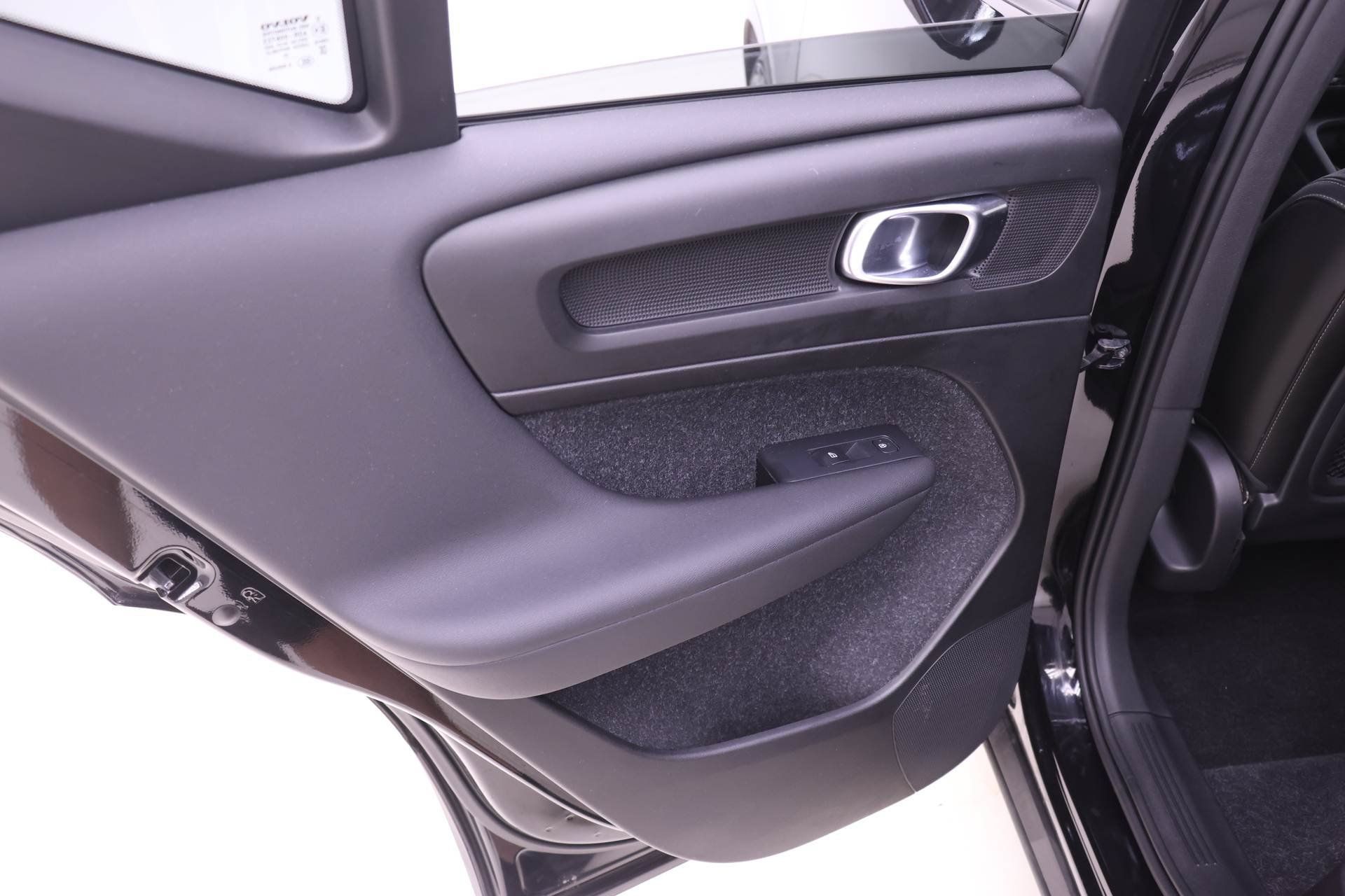 Used 2019 Volvo XC40 T5 Momentum AWD/4WD image 14