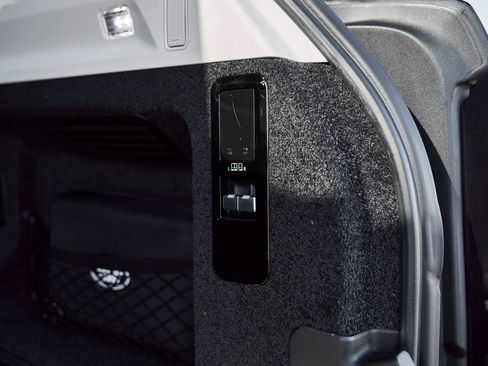 Used 2023 Land Rover Range Rover SE image 17