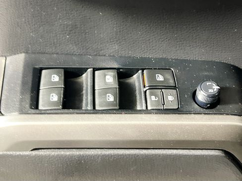Used 2022 Toyota Tacoma SR5 w/ Technology Package RWD image 16