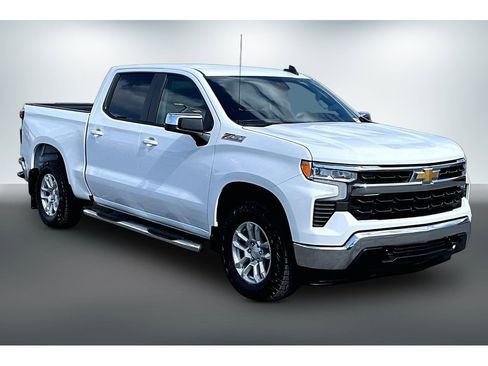 Used 2024 Chevrolet Silverado 1500 LT w/ Z71 Off-Road Package AWD/4WD image 3