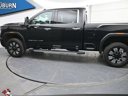 Used 2024 GMC Sierra 2500 Denali w/ Denali Reserve Package image 4