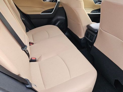Used 2022 Toyota RAV4 XLE FWD image 18